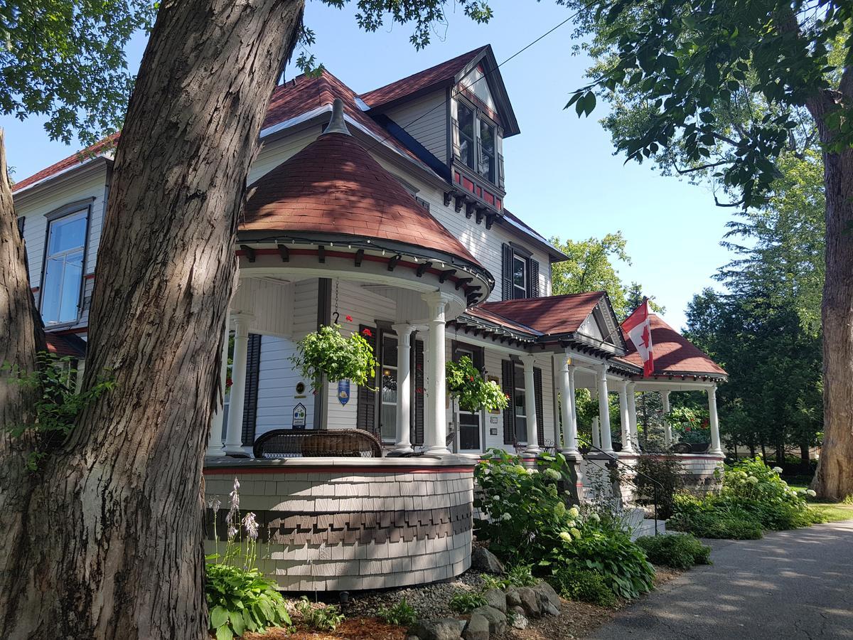 Les Trois Erables Boutique Inn Wakefield Exterior photo